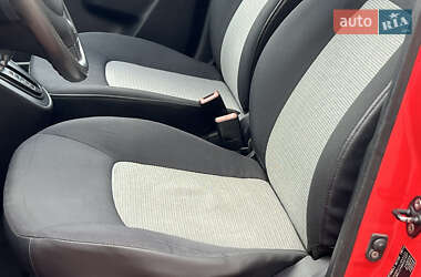 Хэтчбек Hyundai i10 2010 в 