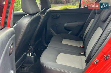 Хэтчбек Hyundai i10 2010 в 