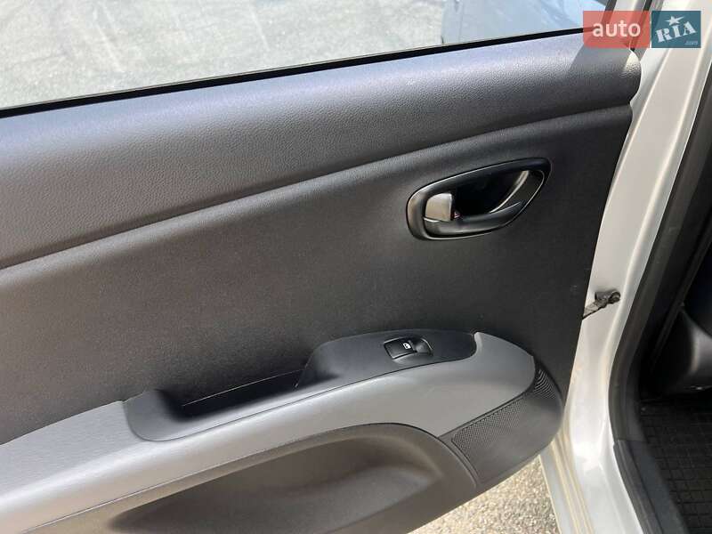 Хэтчбек Hyundai i10 2013 в Софиевской Борщаговке
