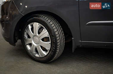 Хэтчбек Hyundai i10 2012 в 