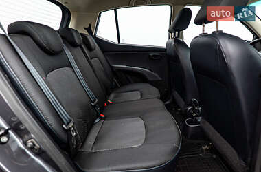 Хэтчбек Hyundai i10 2012 в 
