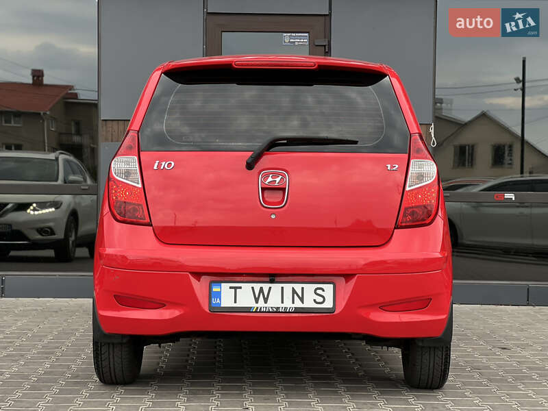 Хэтчбек Hyundai i10 2013 в Одессе
