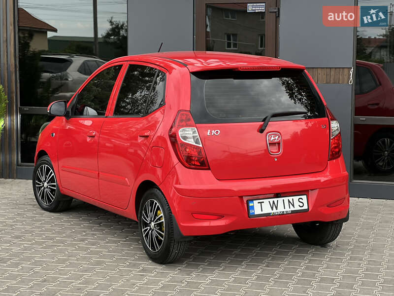 Хэтчбек Hyundai i10 2013 в Одессе