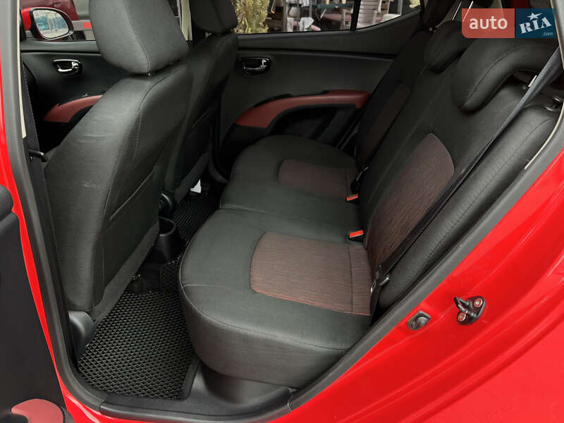 Хэтчбек Hyundai i10 2013 в Одессе