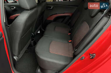 Хэтчбек Hyundai i10 2013 в 