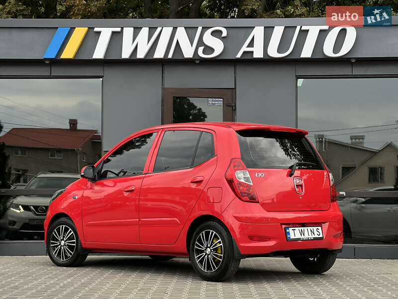Хэтчбек Hyundai i10 2013 в Одессе