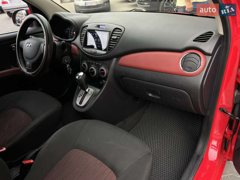 Хэтчбек Hyundai i10 2013 в Одессе