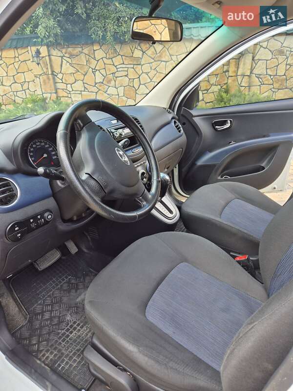 Хэтчбек Hyundai i10 2012 в Могилев-Подольске