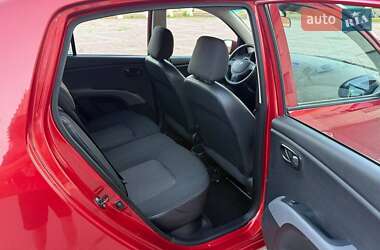Хэтчбек Hyundai i10 2013 в 
