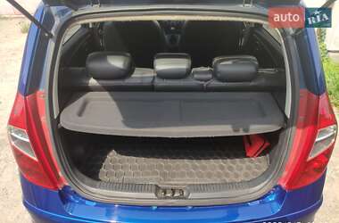 Хэтчбек Hyundai i10 2011 в 