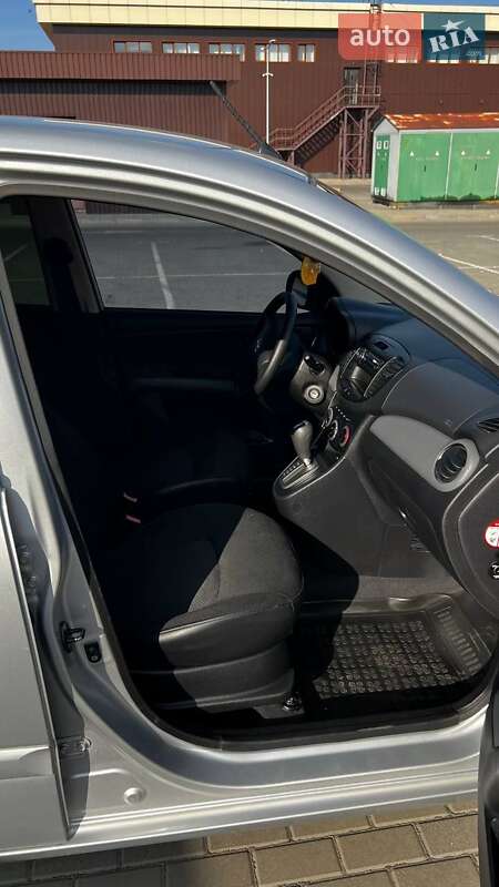 Хэтчбек Hyundai i10 2011 в Черкассах