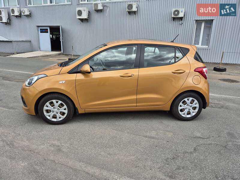 Хэтчбек Hyundai i10 2015 в Киеве