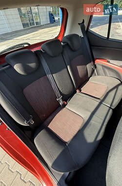 Хэтчбек Hyundai i10 2012 в 