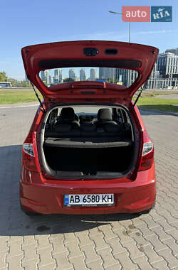 Хэтчбек Hyundai i10 2012 в 