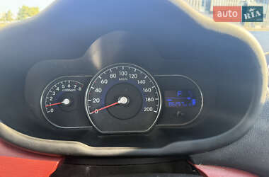Хэтчбек Hyundai i10 2012 в 