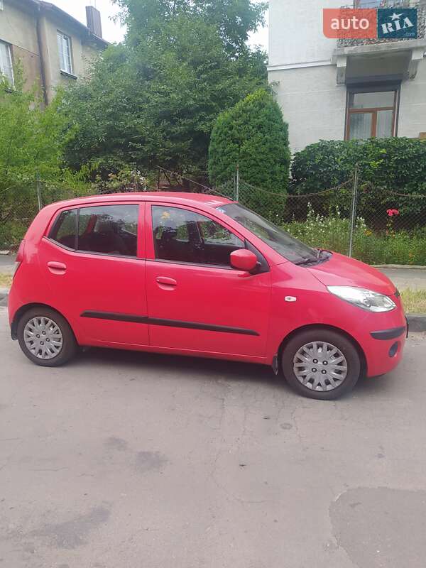 Хэтчбек Hyundai i10 2010 в Львове