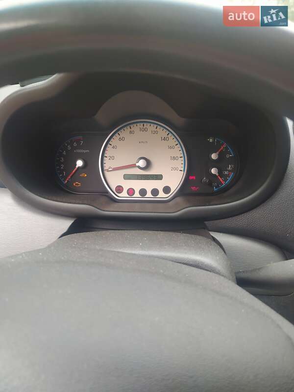 Хэтчбек Hyundai i10 2010 в Львове