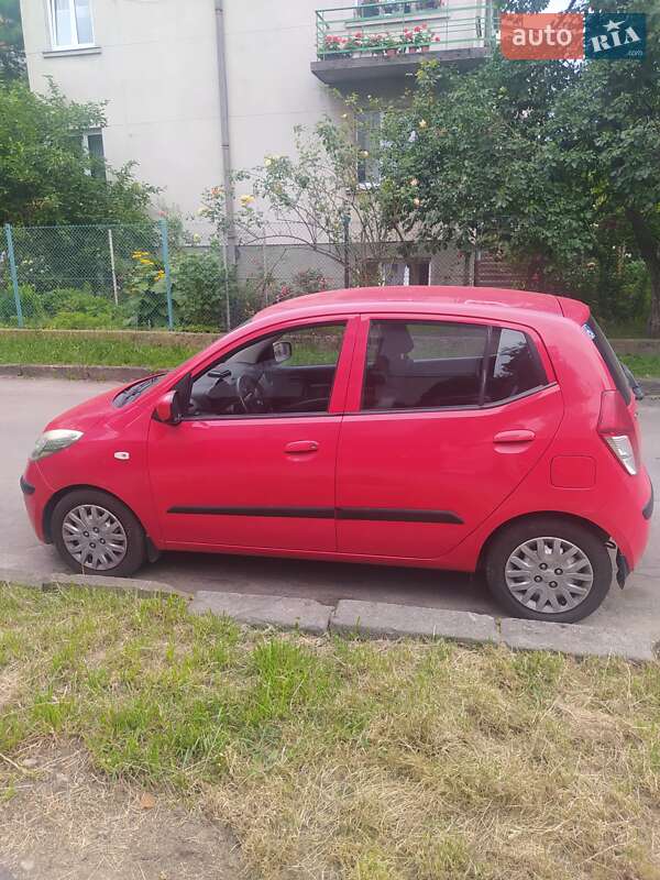 Хэтчбек Hyundai i10 2010 в Львове