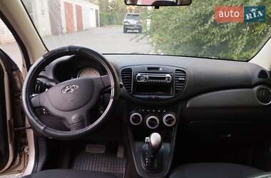 Хэтчбек Hyundai i10 2009 в 