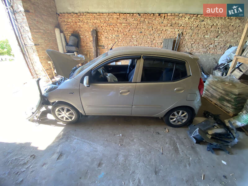 Хэтчбек Hyundai i10 2013 в Богуславе