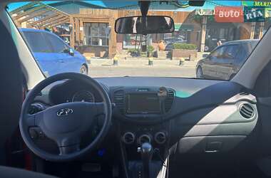 Хэтчбек Hyundai i10 2012 в 