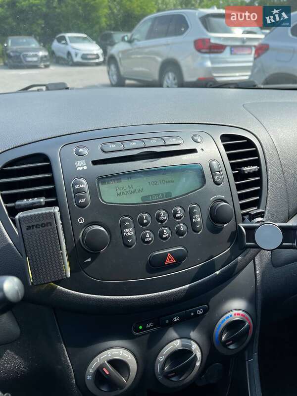 Хэтчбек Hyundai i10 2012 в Львове