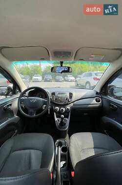Хэтчбек Hyundai i10 2012 в 