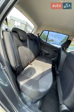 Хэтчбек Hyundai i10 2012 в 