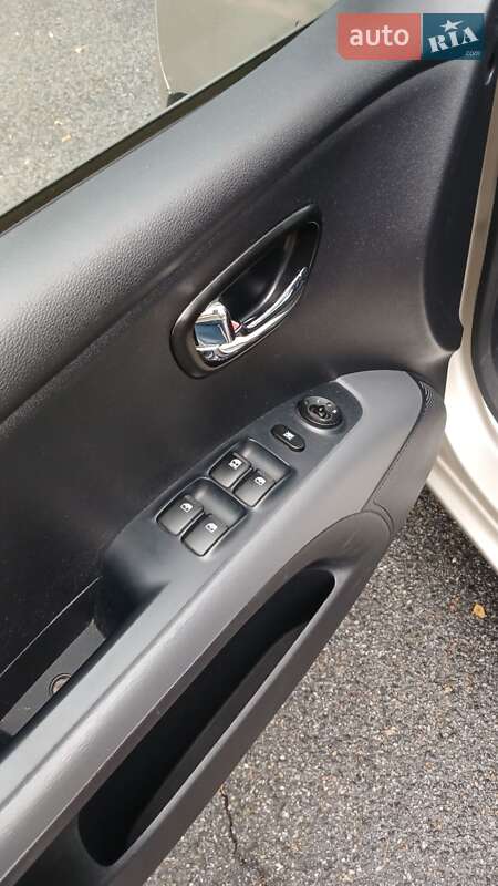 Хэтчбек Hyundai i10 2012 в Киеве