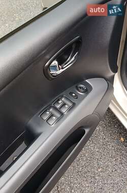 Хетчбек Hyundai i10 2012 в 