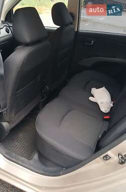 Хетчбек Hyundai i10 2012 в 