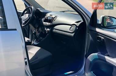Хэтчбек Hyundai i10 2013 в 
