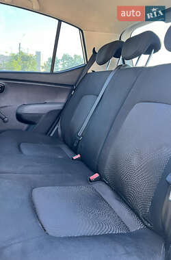Хэтчбек Hyundai i10 2011 в 