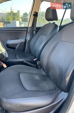 Хэтчбек Hyundai i10 2011 в 