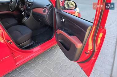 Хэтчбек Hyundai i10 2012 в 