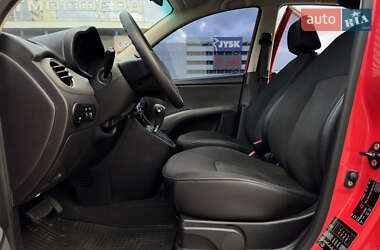 Хэтчбек Hyundai i10 2012 в 