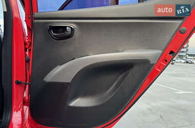 Хэтчбек Hyundai i10 2012 в 