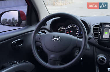Хэтчбек Hyundai i10 2012 в 