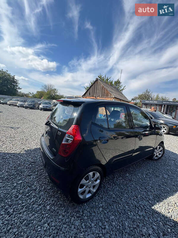 Хэтчбек Hyundai i10 2011 в Дергачах