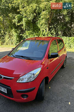Хэтчбек Hyundai i10 2010 в 