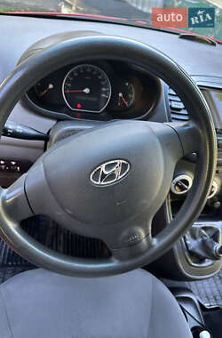 Хэтчбек Hyundai i10 2010 в 