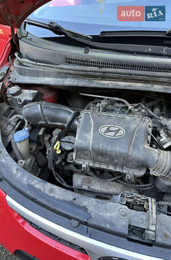 Хэтчбек Hyundai i10 2010 в 
