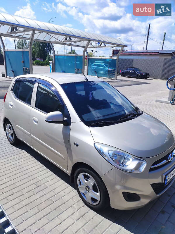 Хетчбек Hyundai i10 2013 в Києві