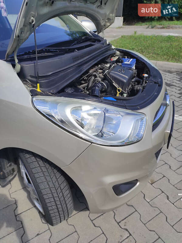Хетчбек Hyundai i10 2013 в Києві