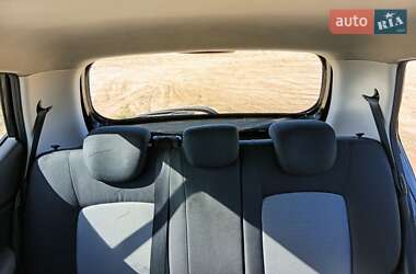 Хэтчбек Hyundai i10 2009 в 