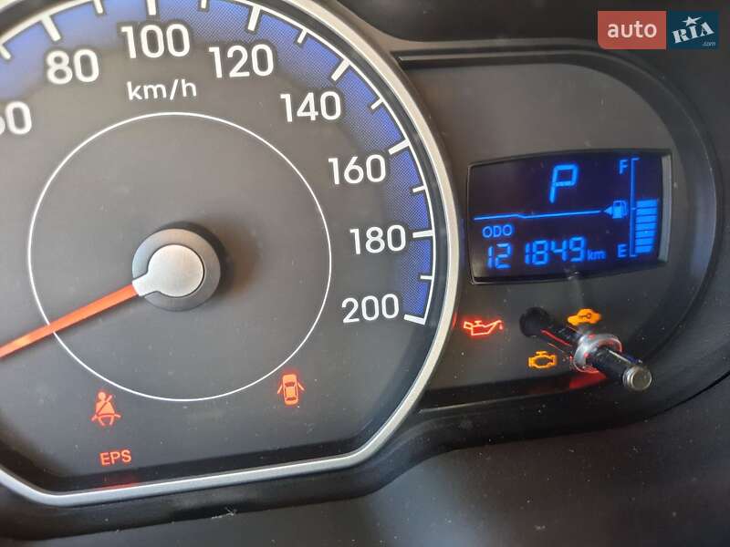 Хэтчбек Hyundai i10 2012 в Ирпене