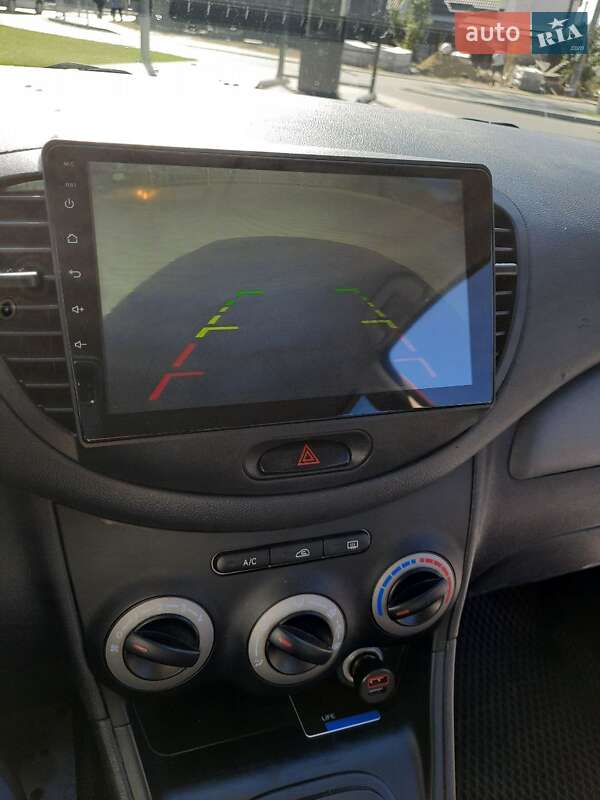 Хэтчбек Hyundai i10 2012 в Ирпене