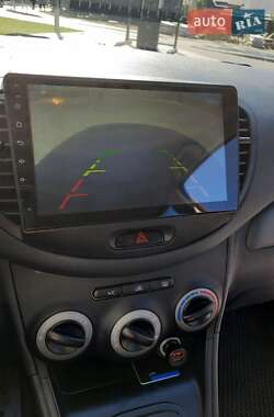 Хэтчбек Hyundai i10 2012 в 