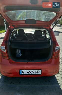 Хэтчбек Hyundai i10 2012 в 