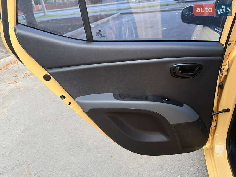 Хэтчбек Hyundai i10 2009 в Харькове